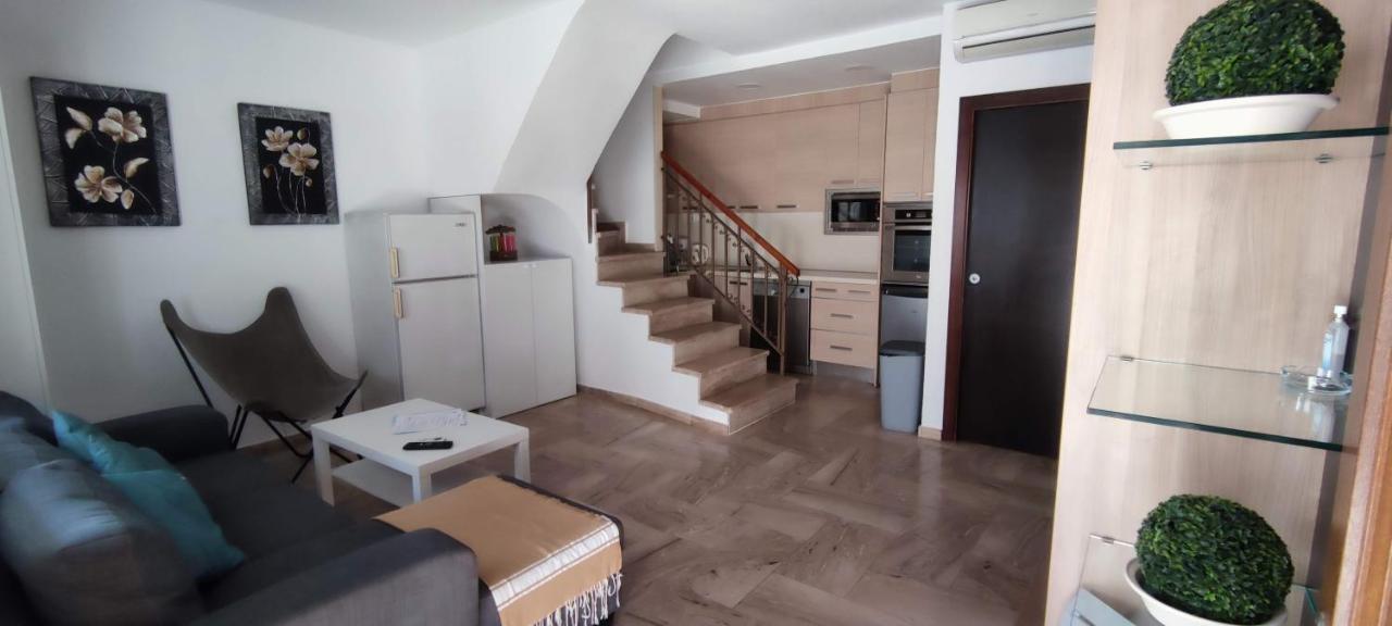 Beach Breeze Townhouse By The Beach ซานตาโปลา ภายนอก รูปภาพ