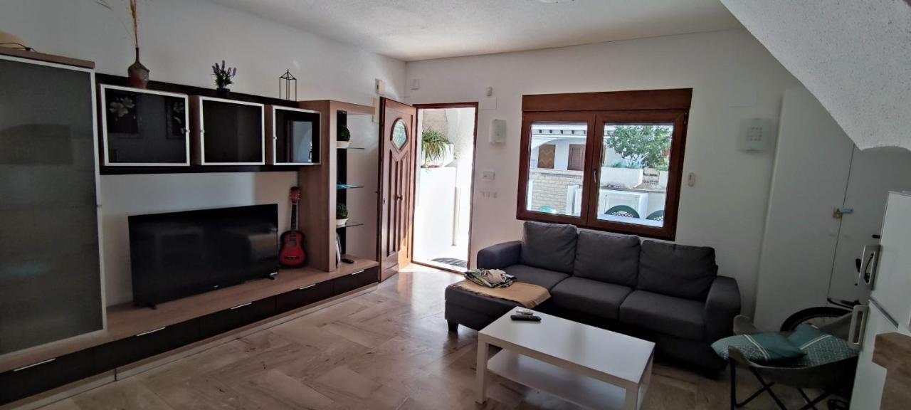 Beach Breeze Townhouse By The Beach ซานตาโปลา ภายนอก รูปภาพ