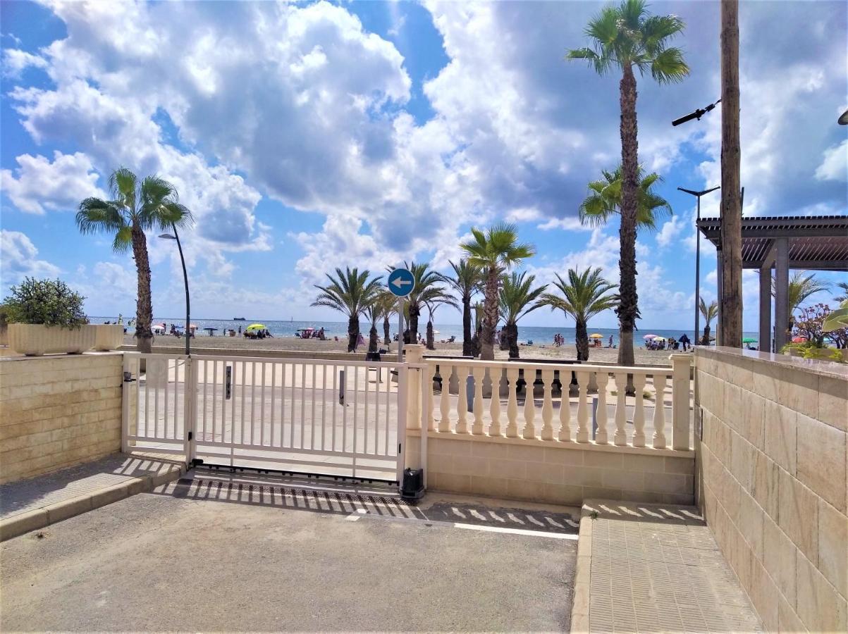Beach Breeze Townhouse By The Beach ซานตาโปลา ภายนอก รูปภาพ